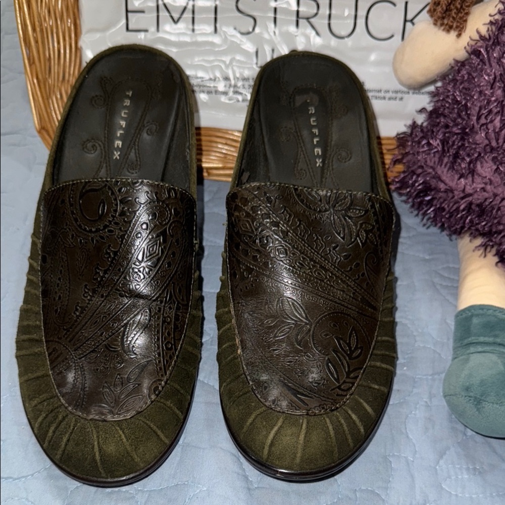 Truffles Suede Clogs Truflex Black and Green Clog Shoes